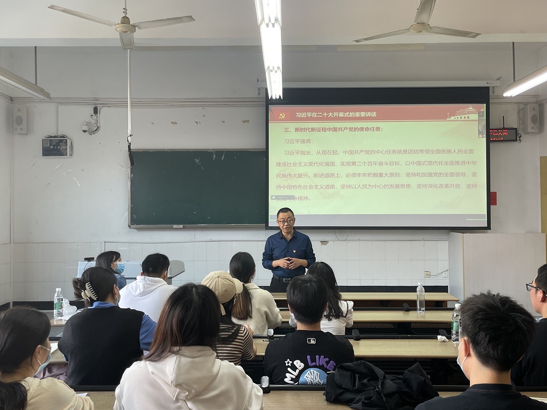 书记上党课1.jpg