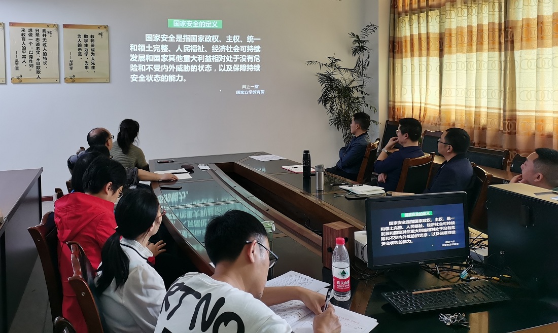 教职工集中学习1 (4).jpg