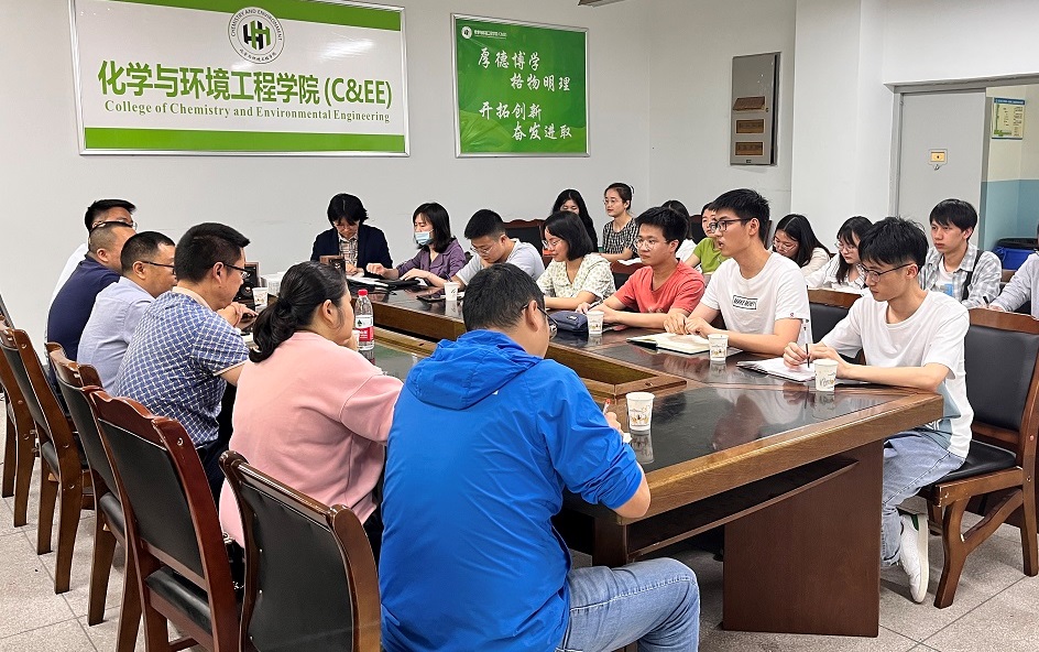 照片3：共话师生情，共叙离别意—化环学院召开2022届毕业生代表座谈会.png
