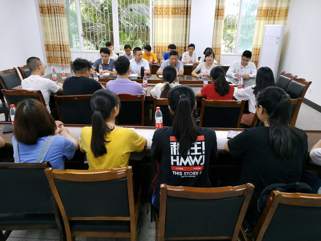 化环学院召开2018级学生代表座谈会.jpg