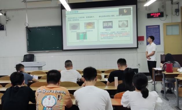 研究生学术论坛1.jpg
